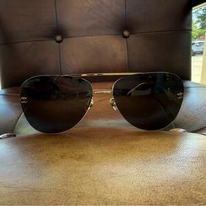 CHANEL Rimless Aviator Sunglasses in Black and Gold